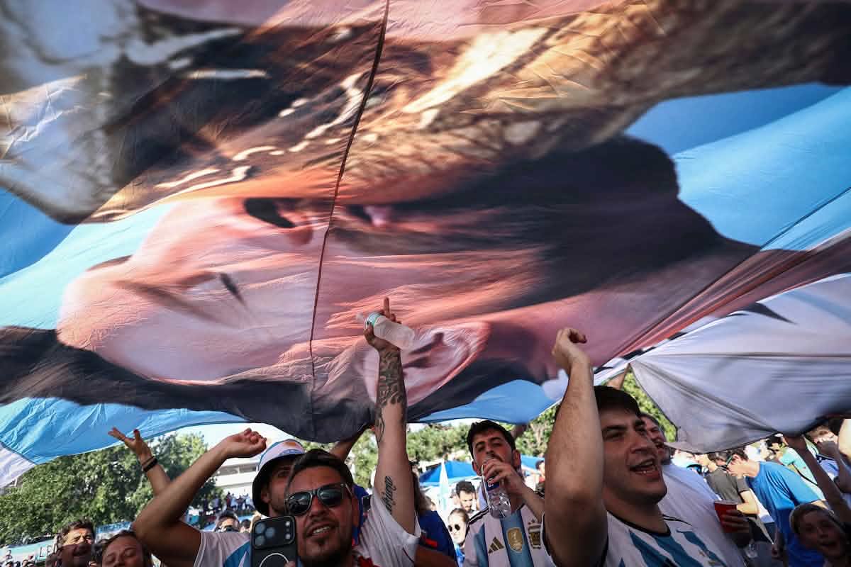 The Argentine faithful