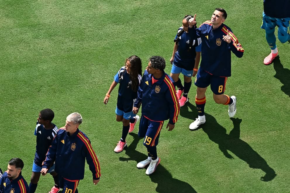 España sale al campo de la final del Mundial