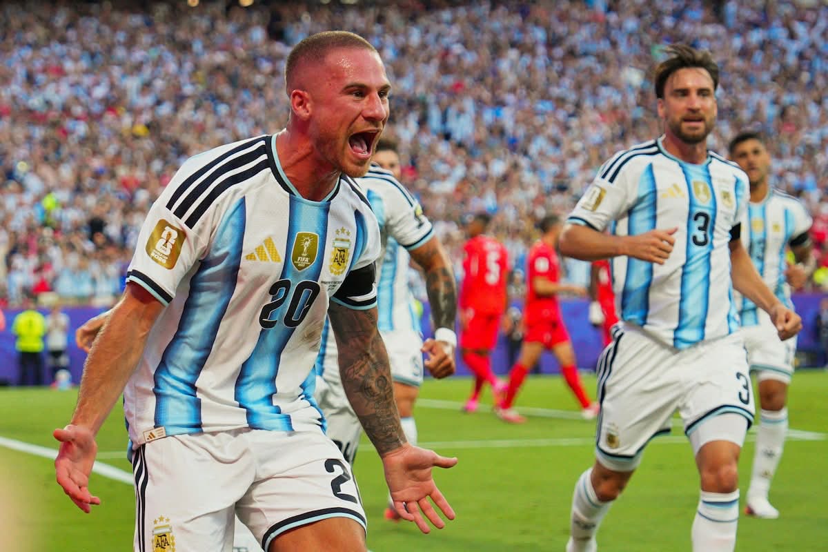 Alexis Mac Allister celebrates Argentina's opening goal against Switzerland