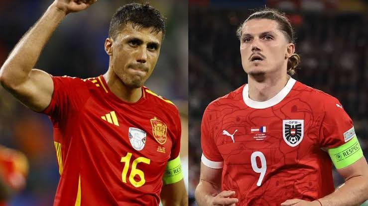 Los capitanes de España y Austria en una imagen destacada de la jornada