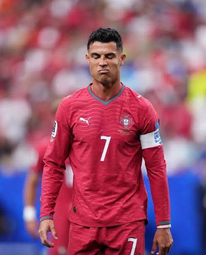 Cristiano Ronaldo con la cinta de capitán de Portugal