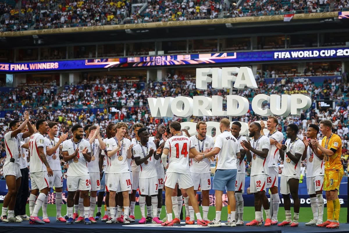 Inglaterra en el podio con las medallas de bronce del Mundial