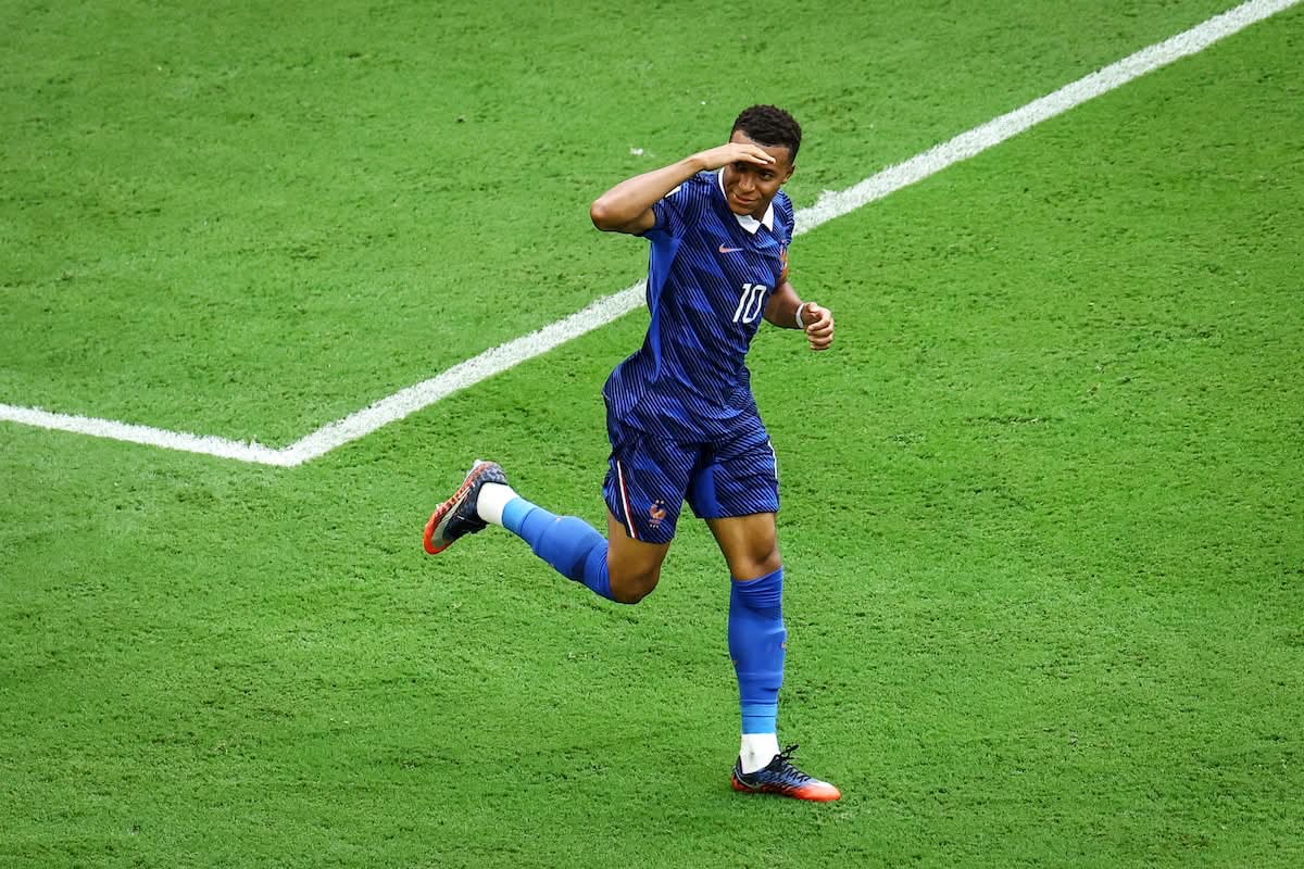 Kylian Mbappé celebra un gol con Francia